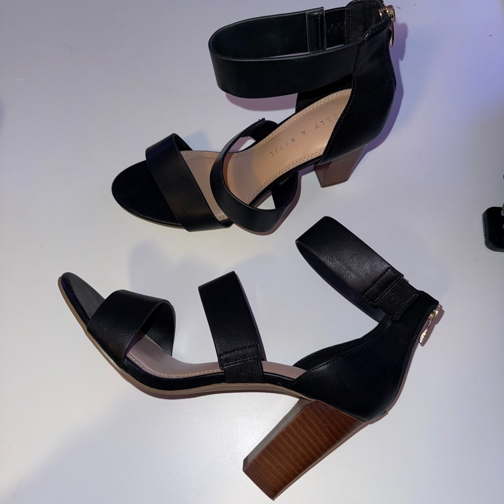 LIKE NEW Black Strappy Heeled Sandals
